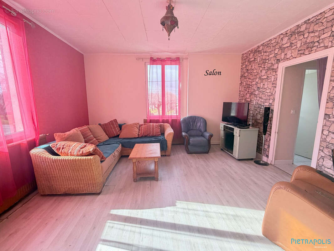 Maison 114 m² à Saint-Ambreuil  - photo 4