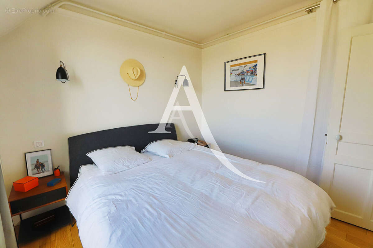 Appartement à COURBEVOIE