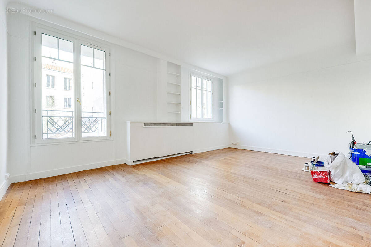 Appartement à PARIS-14E