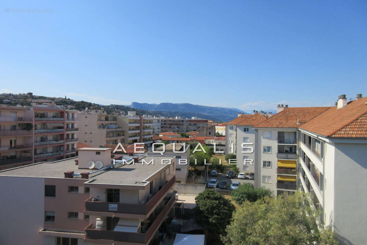Appartement à SAINT-LAURENT-DU-VAR