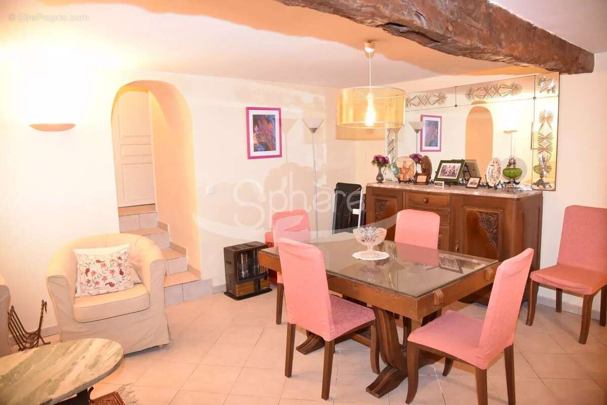 Maison à CONILHAC-DE-LA-MONTAGNE