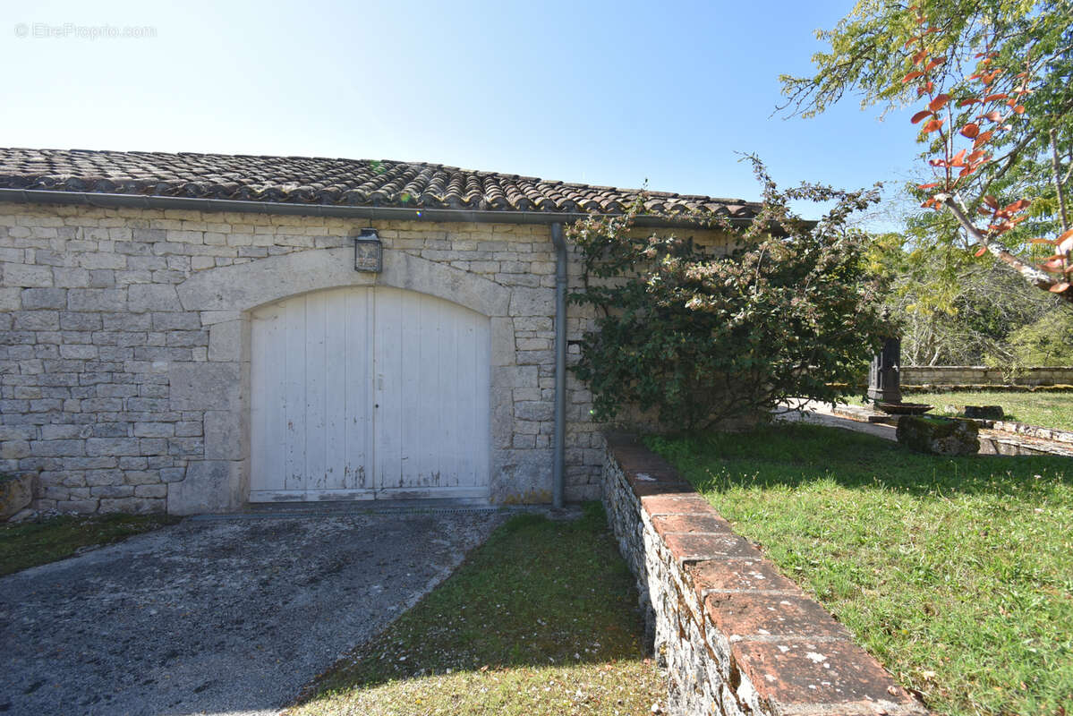 Maison à MONTAIGU-DE-QUERCY