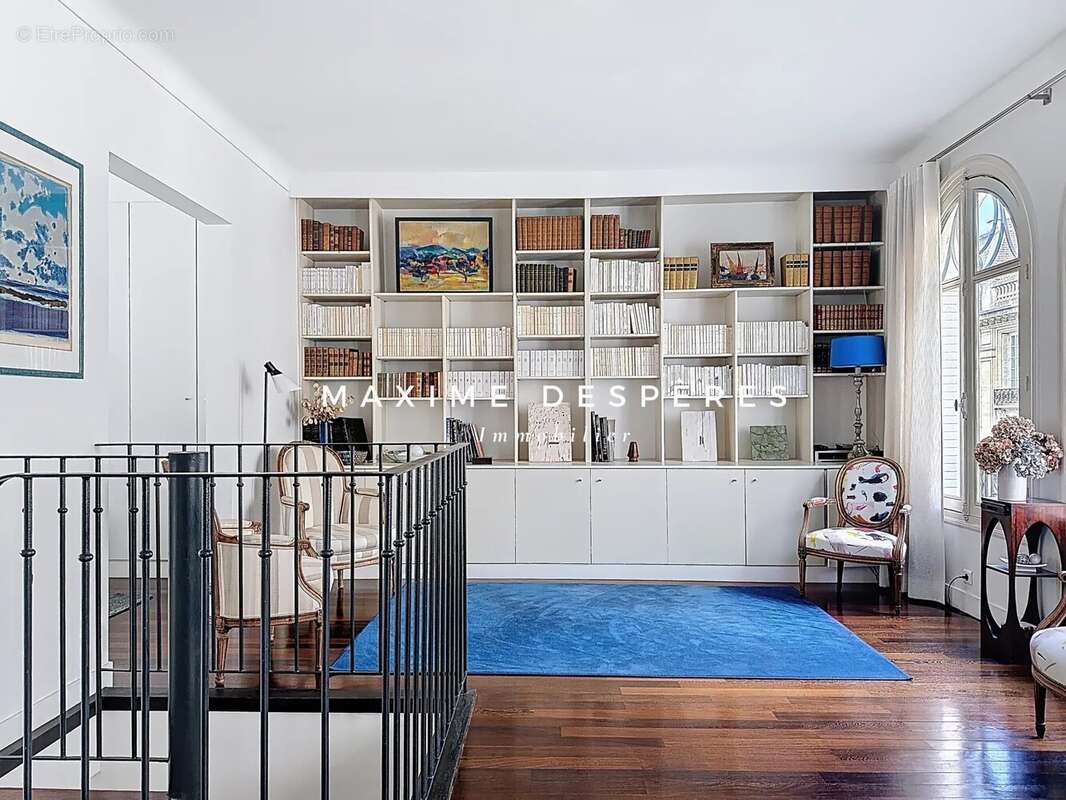 Appartement à NEUILLY-SUR-SEINE