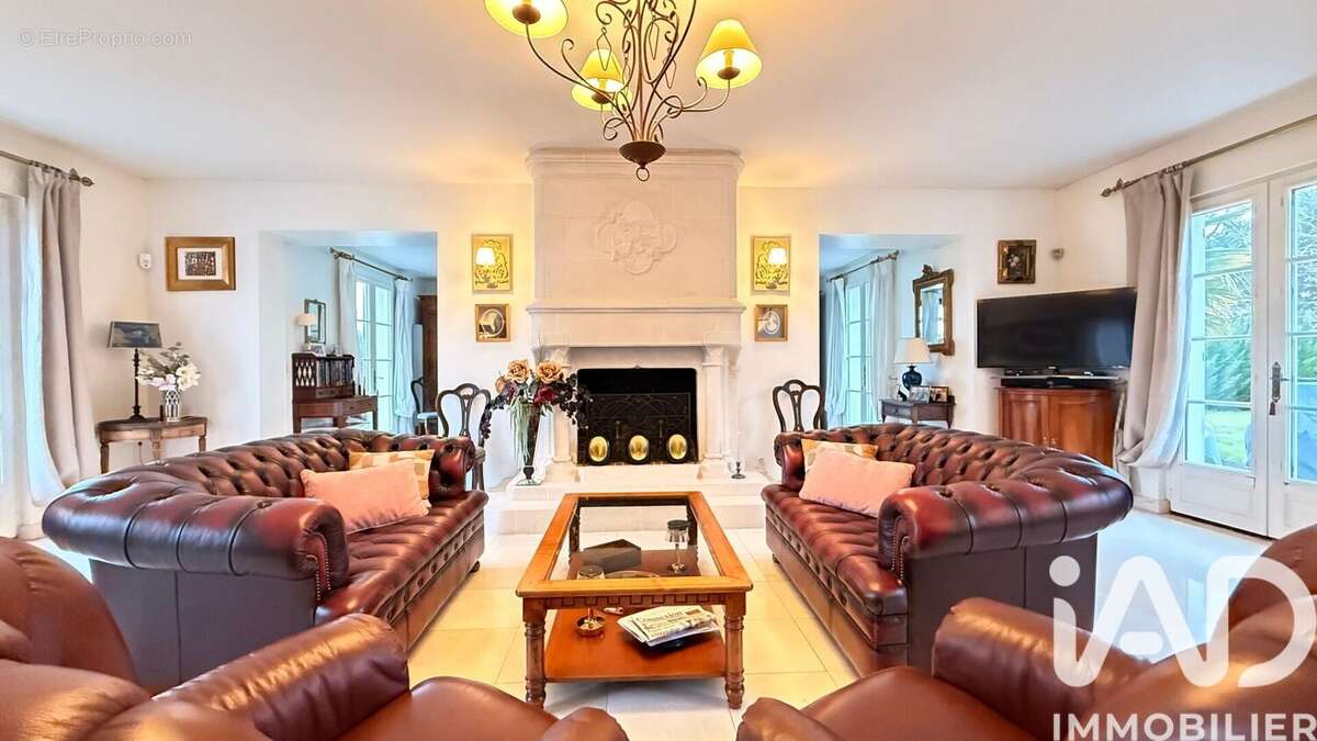 Maison 222 m² à Saint-Eloy-De-Gy  - photo 4
