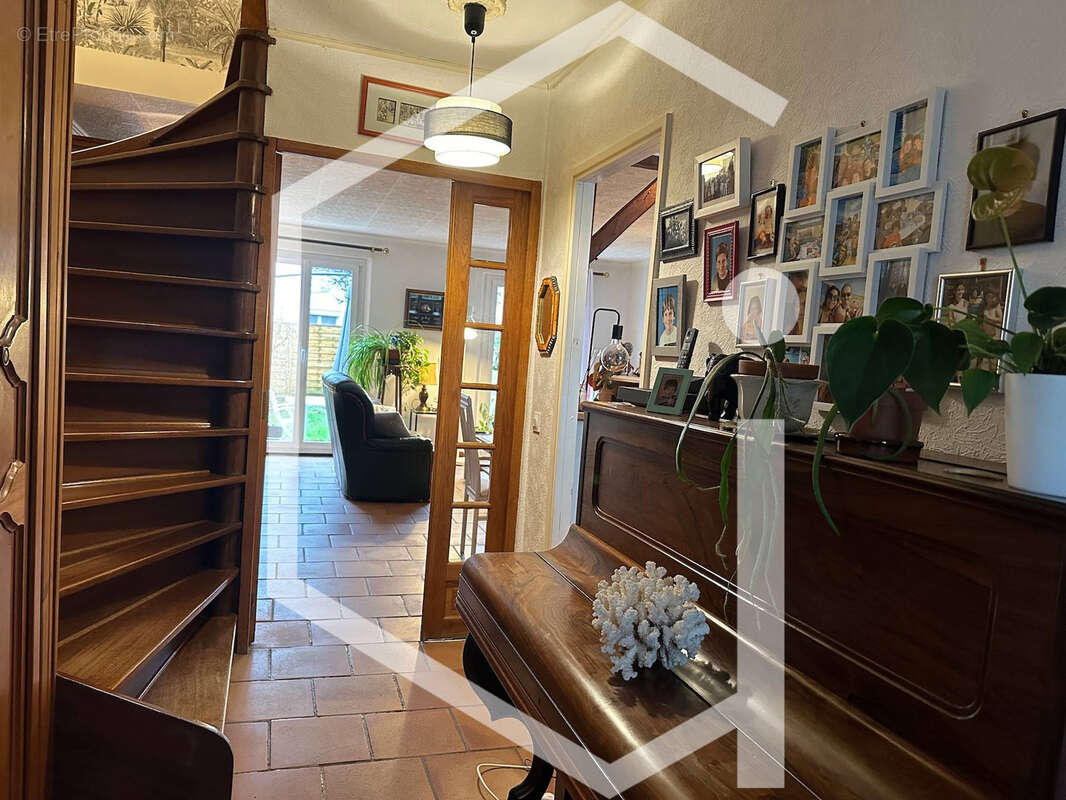 Maison à MAGNY-LES-HAMEAUX