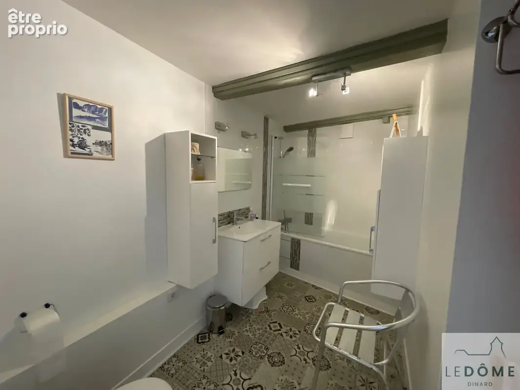 DINARD - Maison en pierres en bon état 5 chambres petit jardin - photo 16