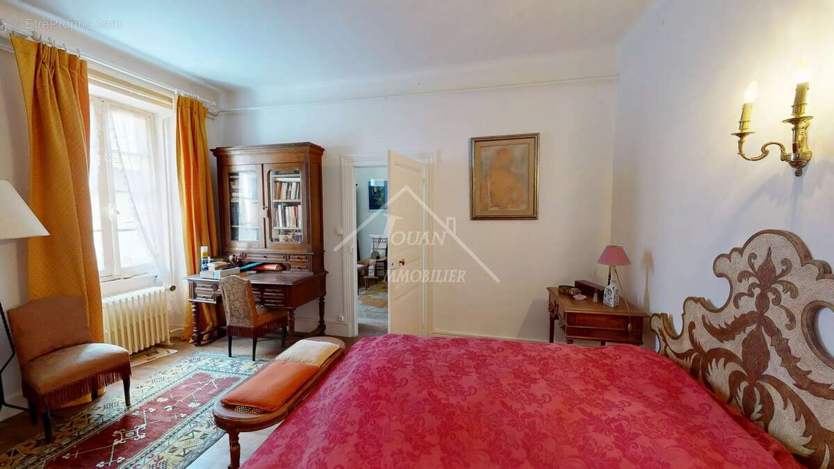 Ancienne maison de maître Bourbonnaise – 280 m² habitables avec dépendances et verger SAINT-HILAIRE - photo 8