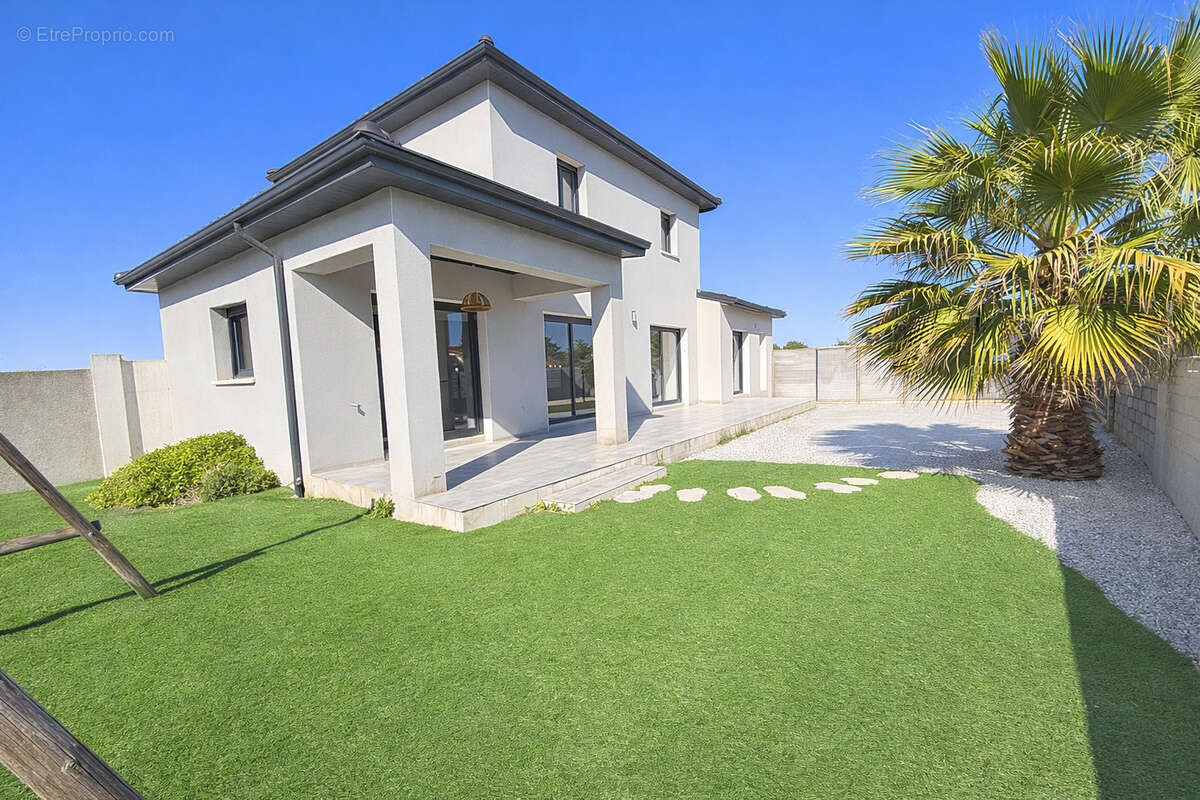 Maison à MONTELIMAR