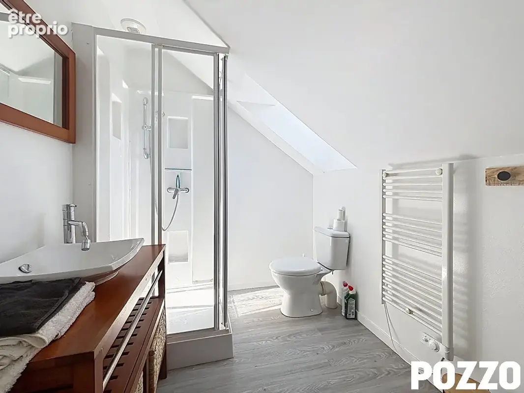 Bord de mer, Murs commerciaux  comprenant Fonds de commerce avec logement F3 au dessus et et maison F3 en très bon état général, - photo 11