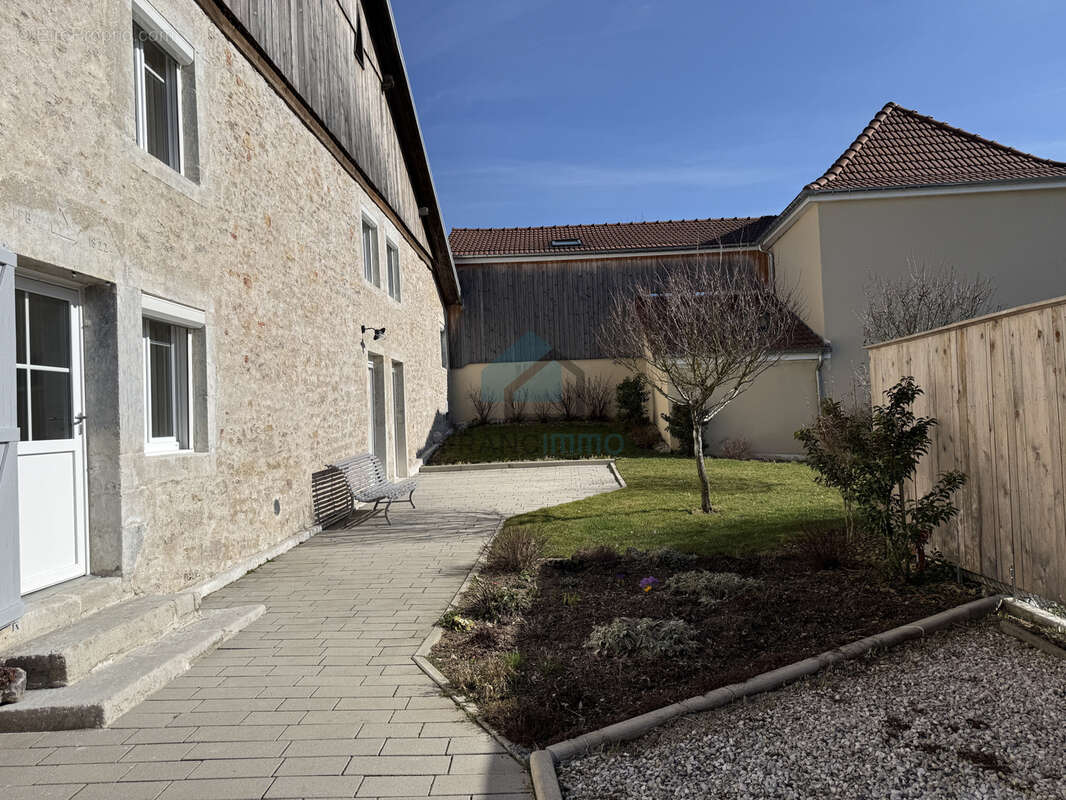 Maison à TREVILLERS