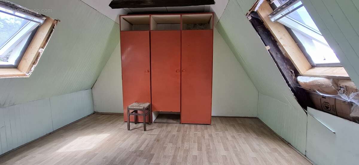 Maison composée de deux parties à vendre 5 pièces LA CHAPELLE AUBAREIL (24) - photo 12