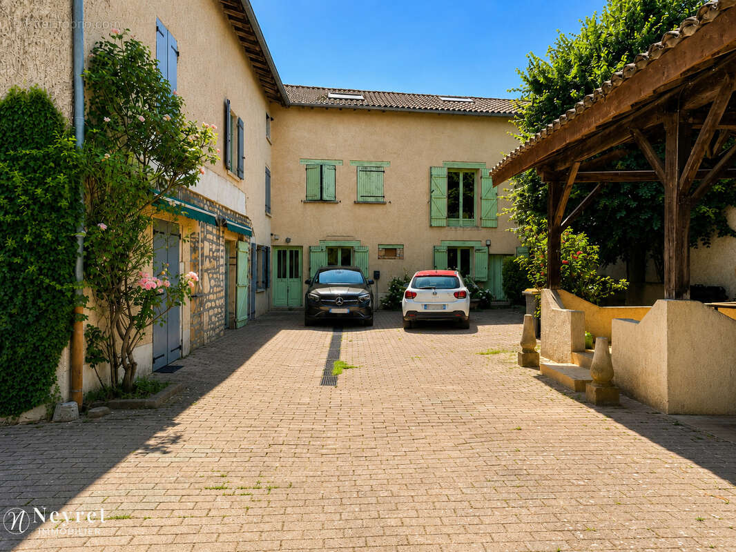 Maison familiale avec piscine, parc paysagé et fort potentiel - photo 8