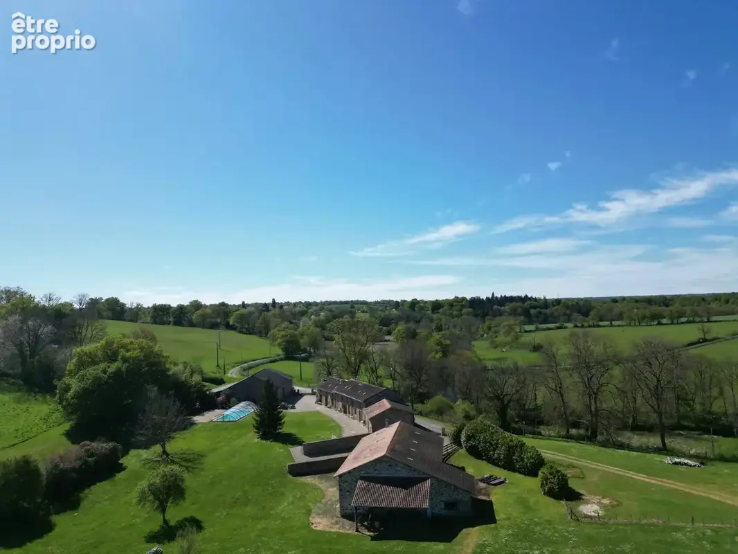 Superbe domaine comprenant 4 maisons dont une à finir et des dépendances sur 40 hectares de terres le long de la rivière - photo 20