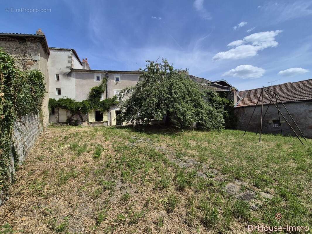 Maison 128 m² à Cunlhat  - photo 10