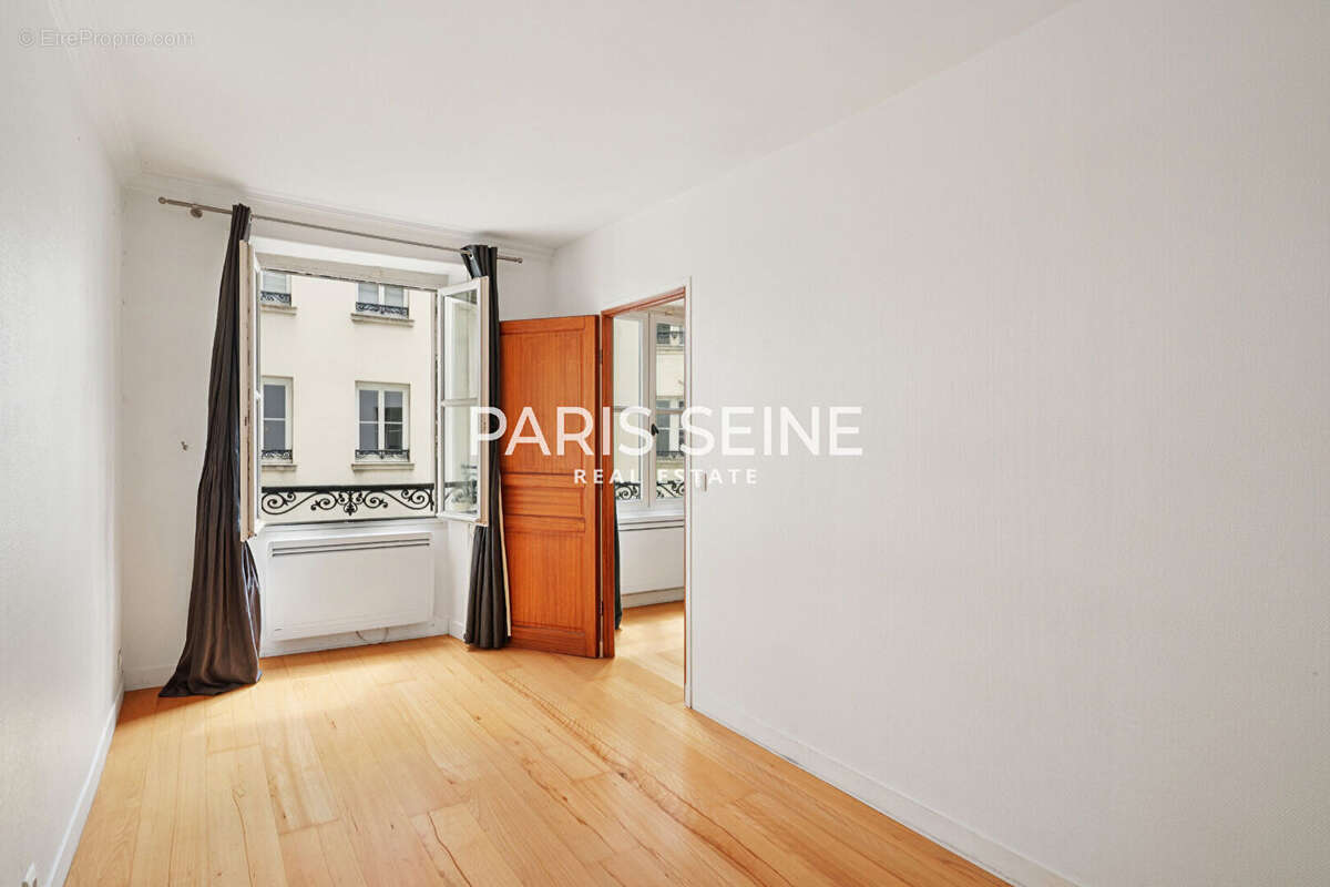 Appartement à PARIS-7E