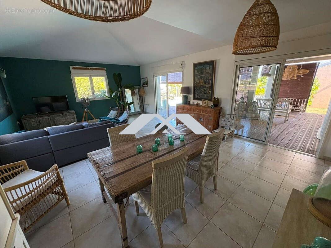 Maison 158 m² à Saint-Pierre  - photo 4