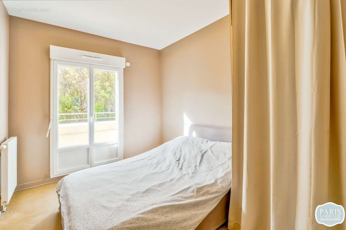 Appartement à LA GARENNE-COLOMBES