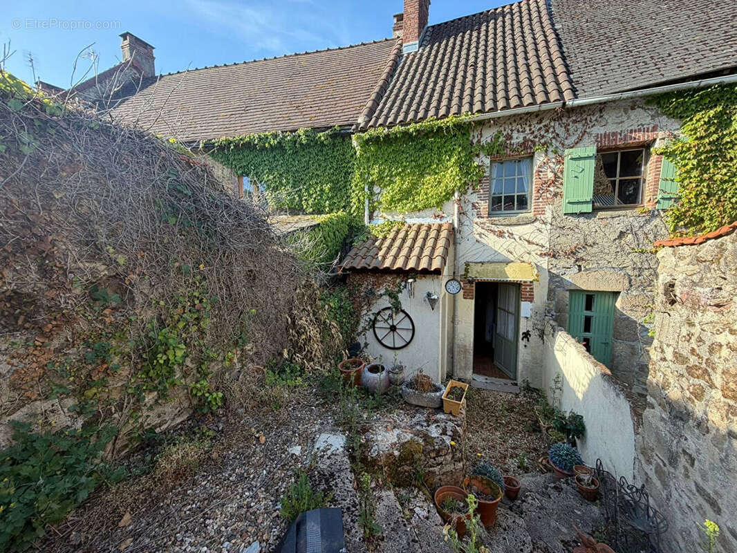 Maison à ARNAC-LA-POSTE