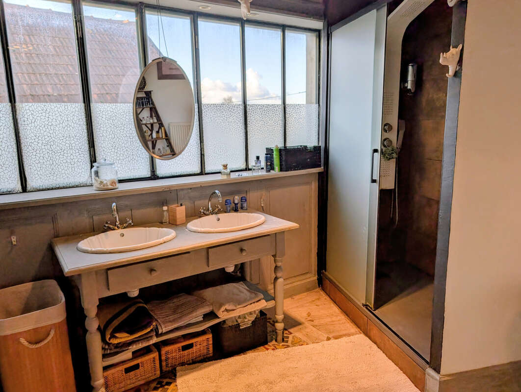 Maison à SAINT-JEAN-DE-LA-RUELLE