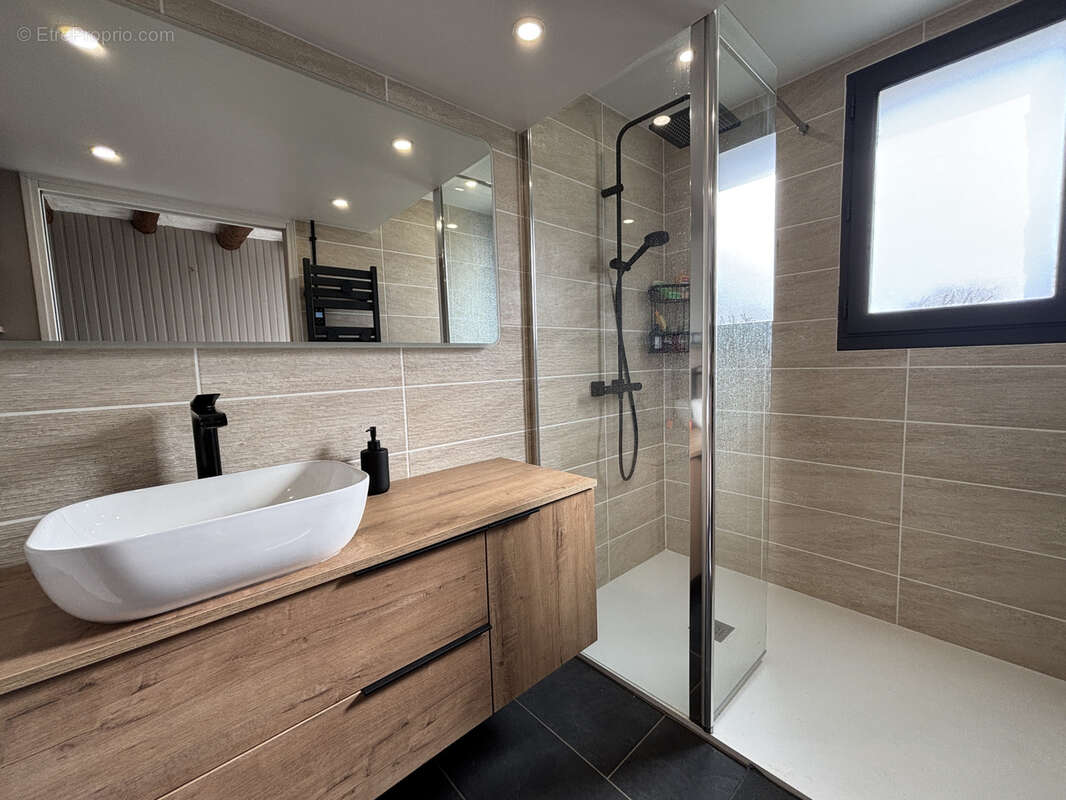 Maison à SAINT-CLEMENT-DES-LEVEES