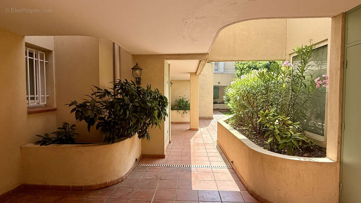 Appartement à SAINT-CYR-SUR-MER