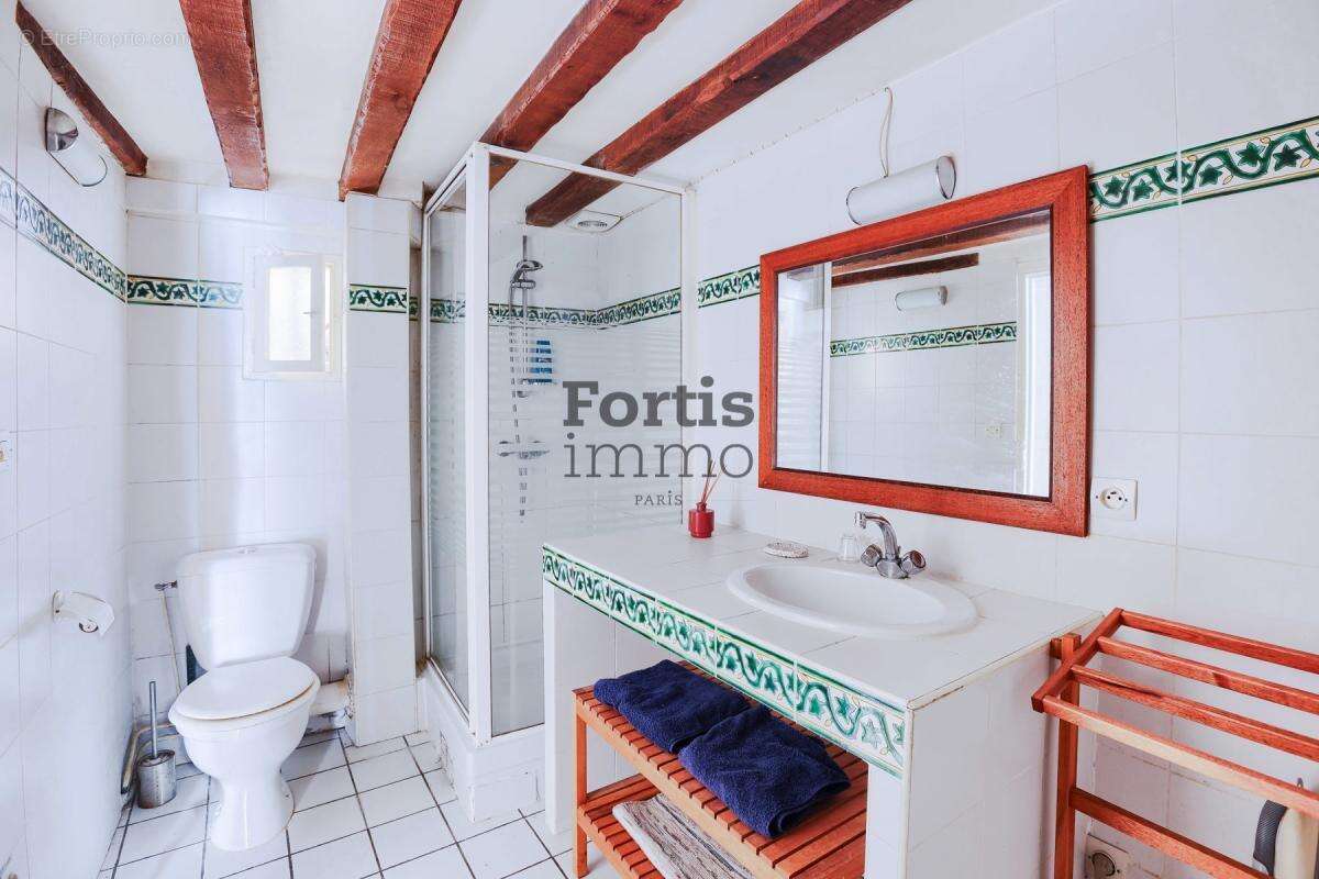 Appartement à PARIS-3E