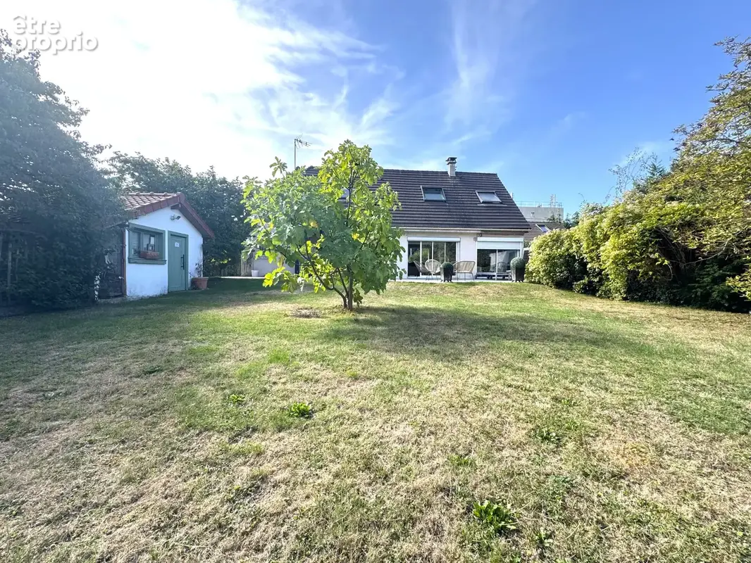 Demeure Familiale sur un Terrain de 807 m2 - photo 13