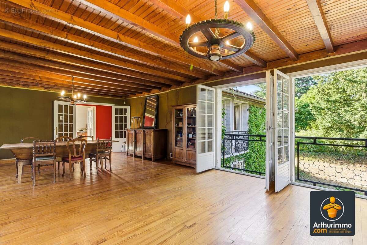 Maison à SAINT-GENIS-LAVAL