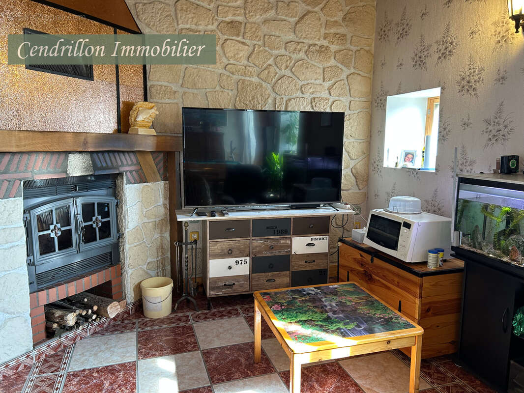 Maison à SAINT-MEDARD-LA-ROCHETTE