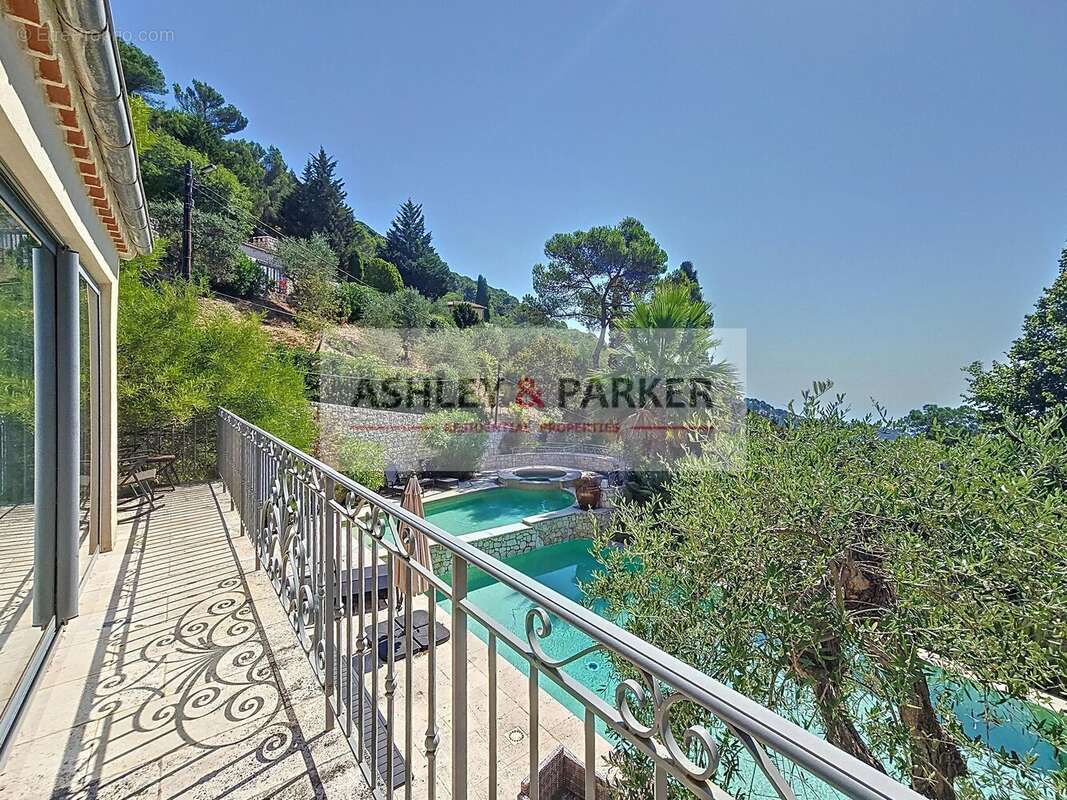 Maison à EZE