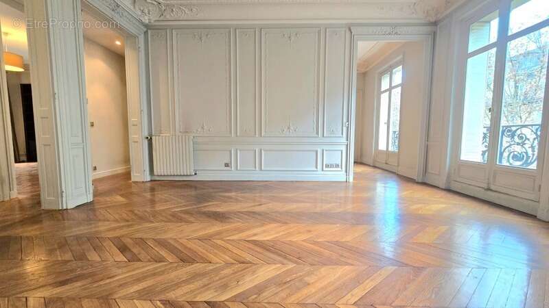 Appartement à PARIS-7E