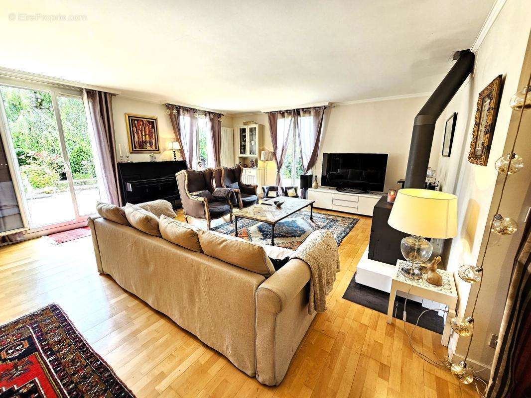 Maison à SAINT-NOM-LA-BRETECHE