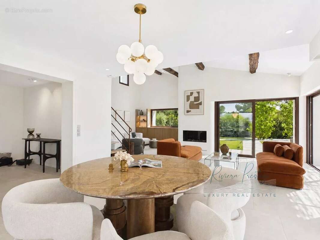 Villa de charme avec vue dans le secteur résidentiel de castellaras - photo 12