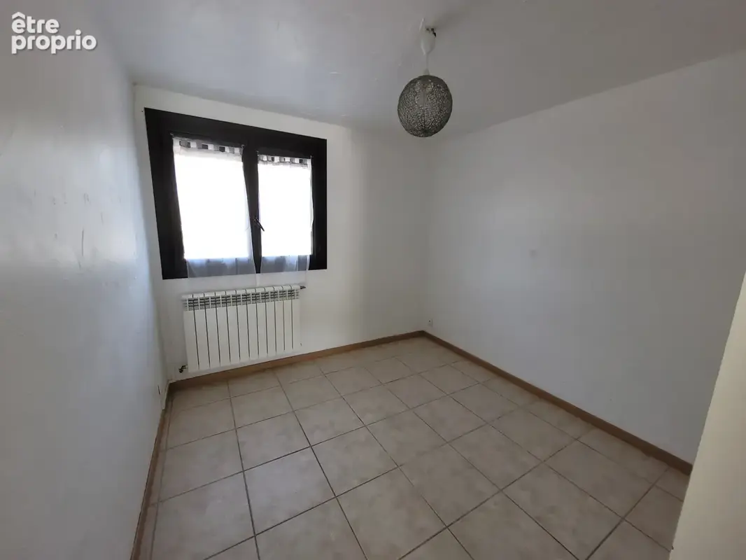 Fleury d'Aude Villa de type VI sur 3 niveaux, SH 145 m2 plus un garage de 15 m2 sur un terrain de 500 m2. - photo 9