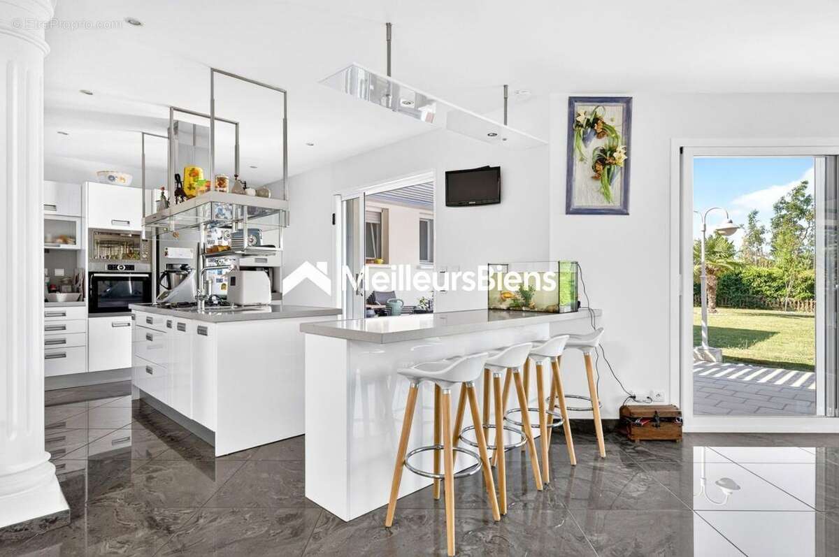 Maison contemporaine 287m2 - 5 chambres - Terrain 2512m2 - DPE A - photo 3