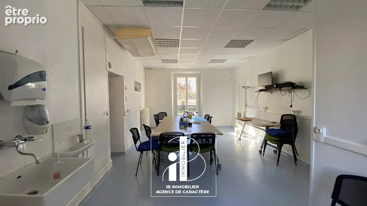 Melun immeuble en toute propriete libre de 402 m² avec ascenceur et parking privatif - photo 5