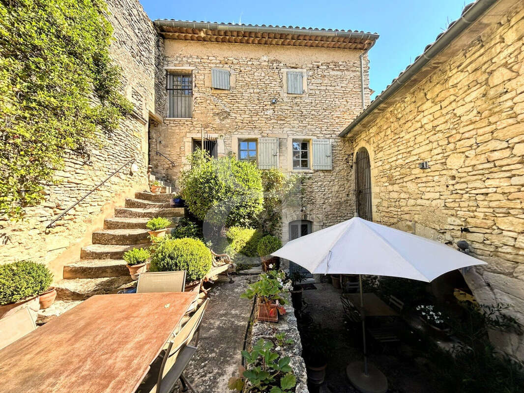 Maison à GORDES