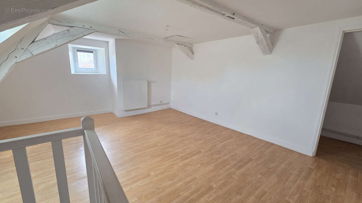 SOUVIGNY   Maison atypique de 129 m2 avec terrasse - photo 8