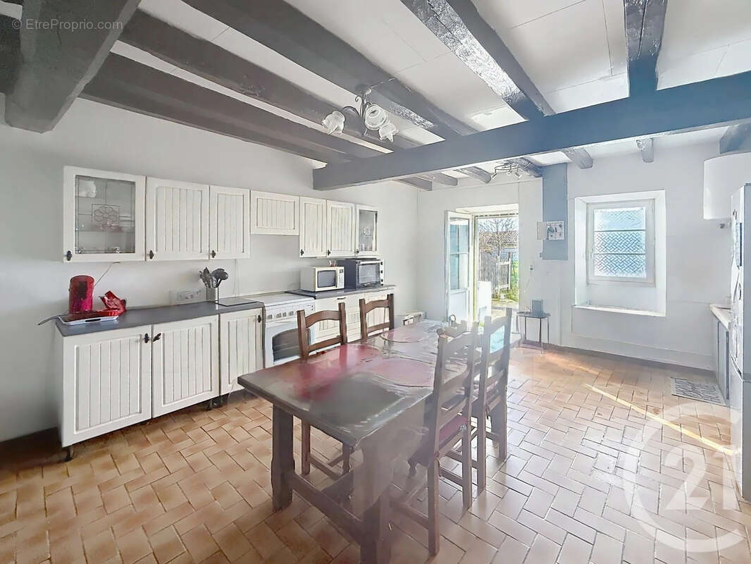 Maison à SAINT-ADJUTORY