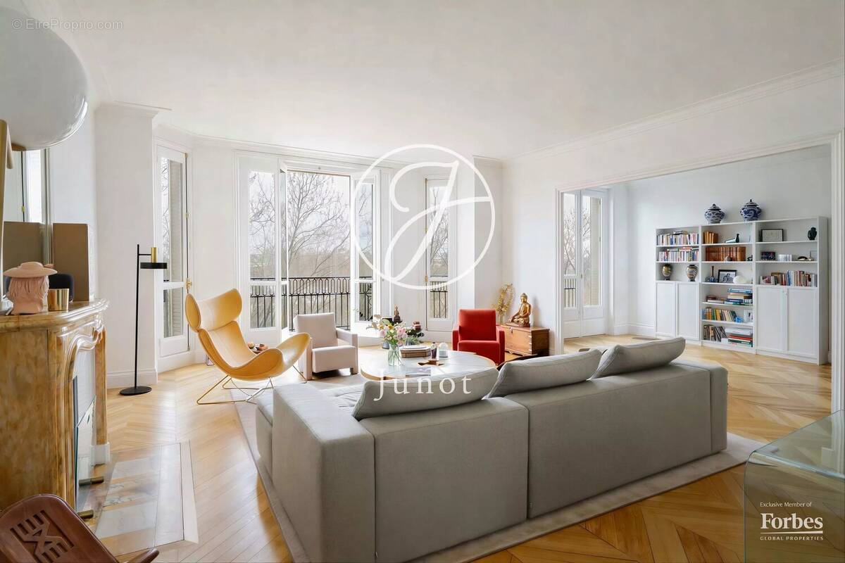 Appartement à PARIS-7E