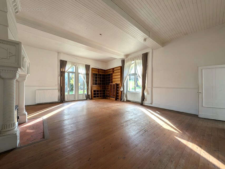 Maison à COUTRAS
