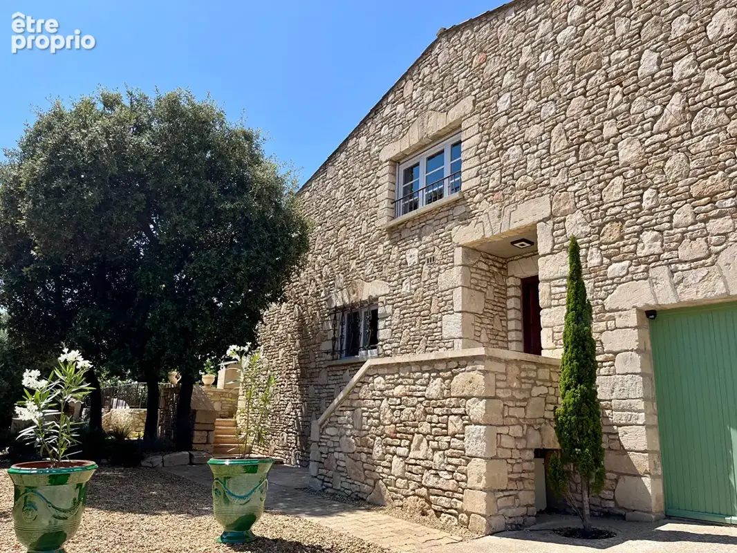 Une propriété de caractère au coeur de la Provence - photo 2