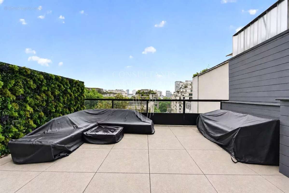 Appartement à PARIS-16E