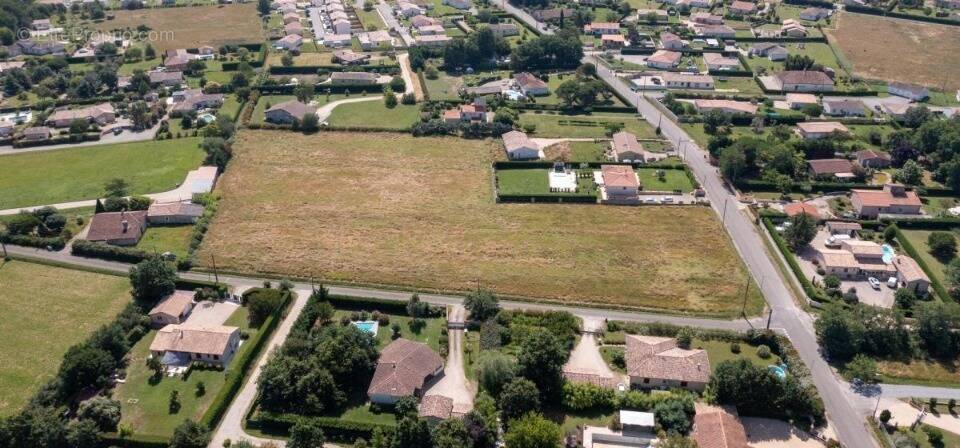 Terrain à MONTBETON