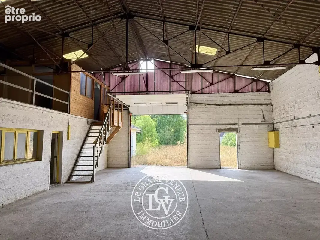 Nemours - hangar de 125 m² au sol avec maison de 65 m2 sur un terrain de 940 m² - photo 2