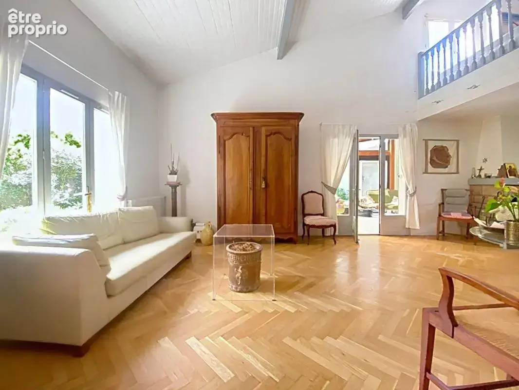 Belle maison de 4 ch sur magnifique jardin dans un quartier résidentiel d'Eysines, intra rocade 210 m2 - photo 2