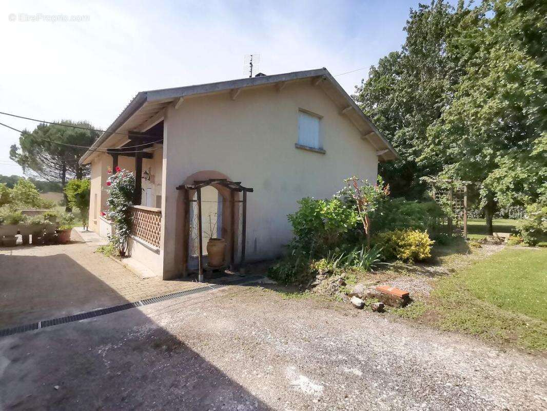 Maison à MONBAHUS