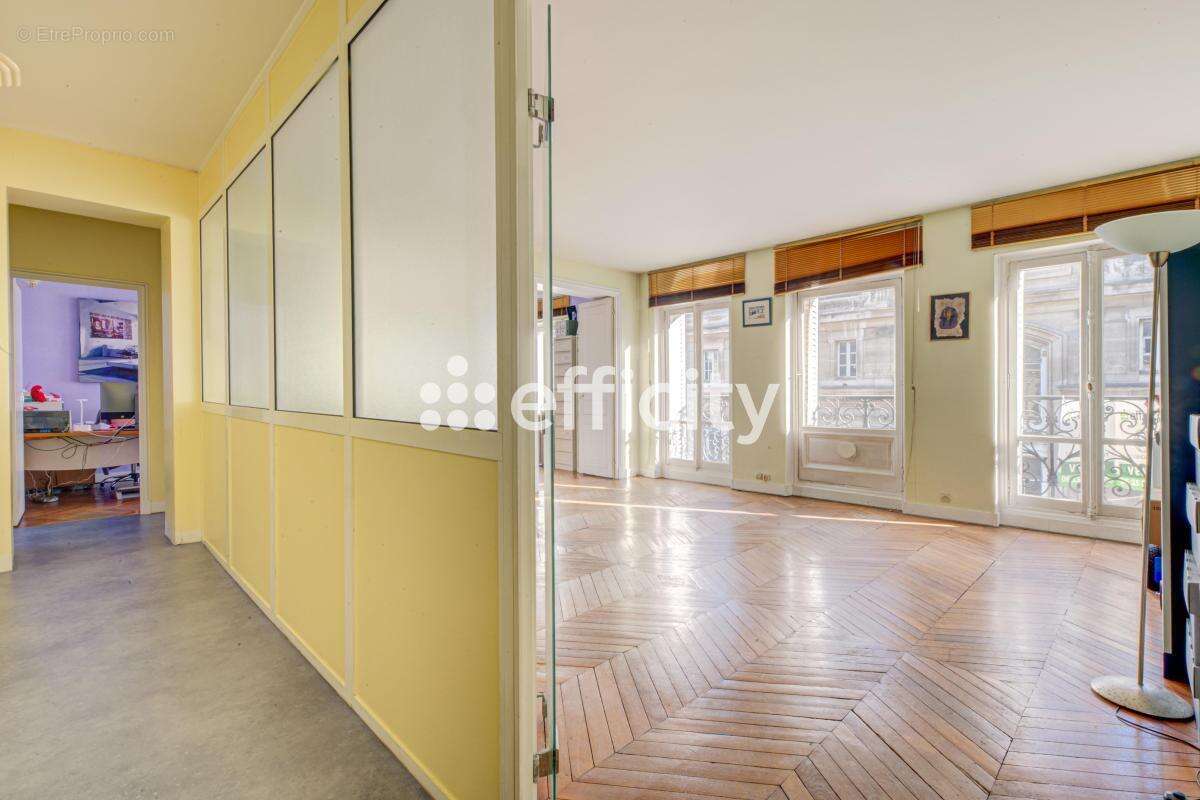 Appartement à PARIS-8E