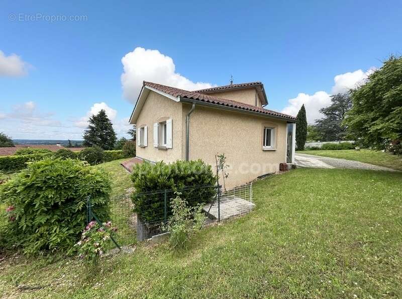 Maison à CHARLY
