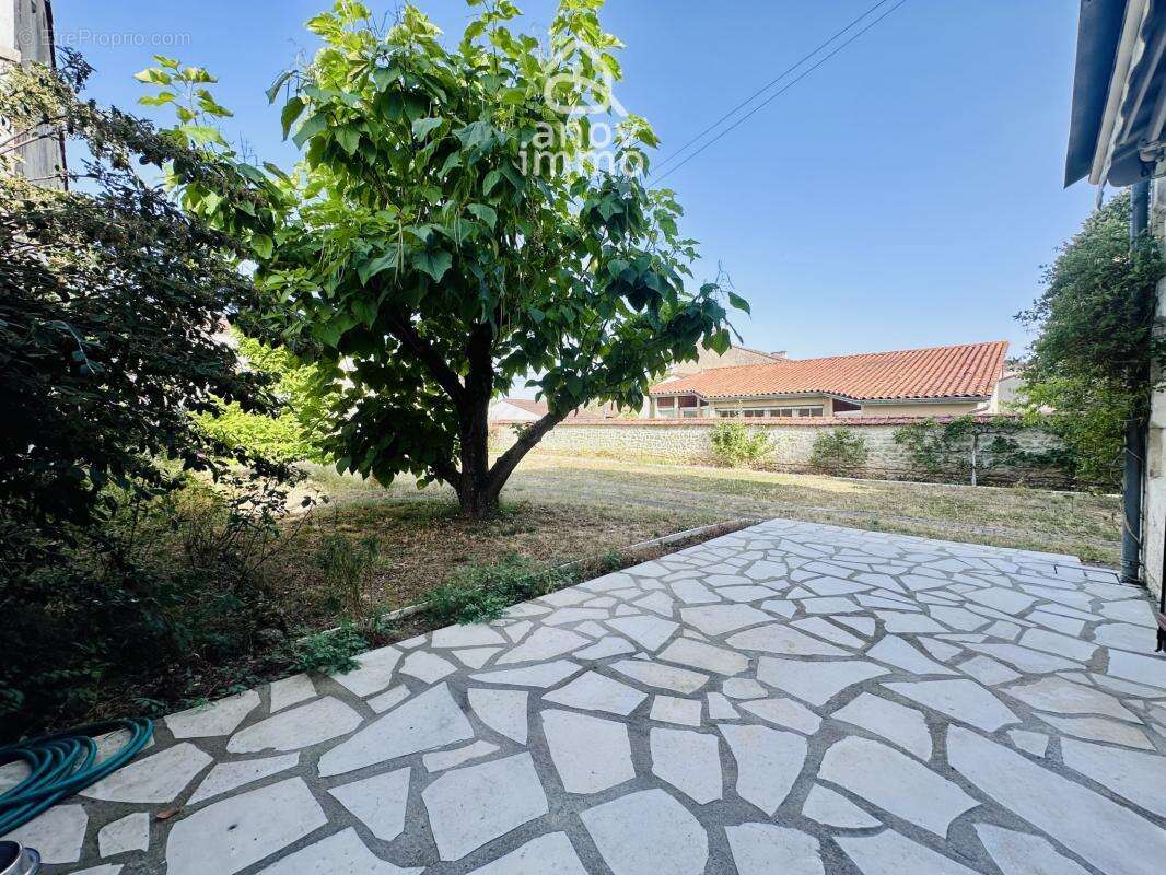 Maison à CHATEAUNEUF-SUR-CHARENTE